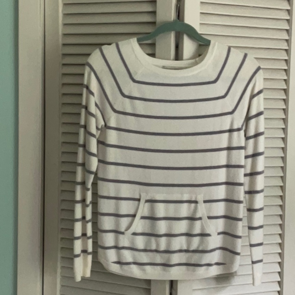 Bearfoot Dreams sweater  XS